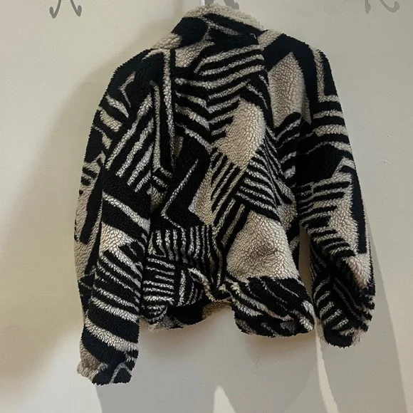 Elan Black and Cream Geometric Teddy Jacket - Picture 3 of 6